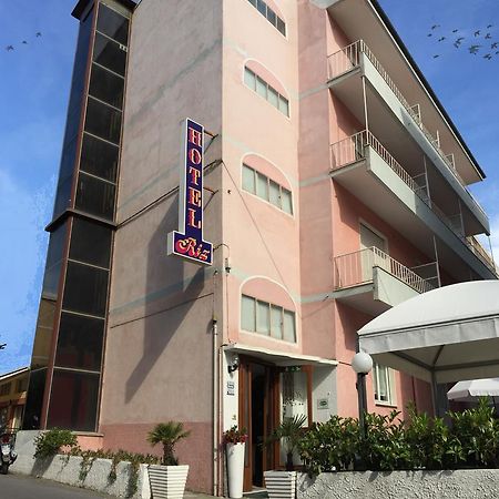 Hotel Riz Finale Ligure Bagian luar foto