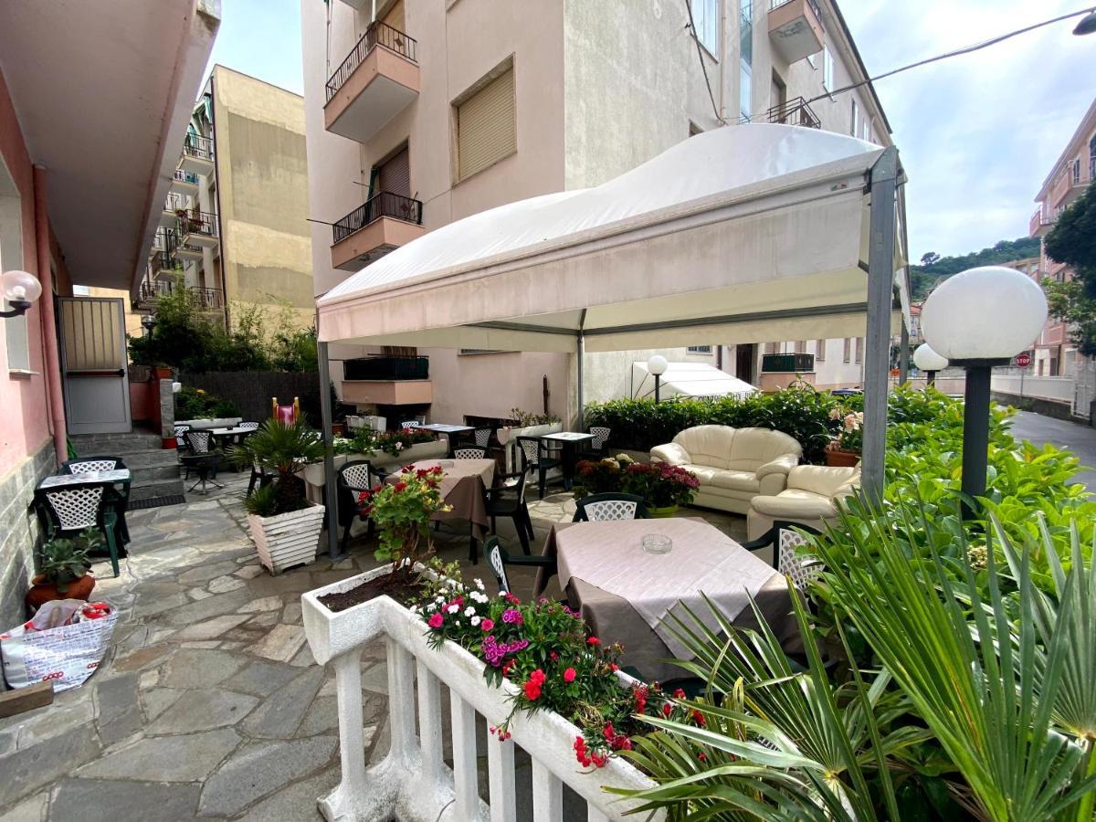 Hotel Riz Finale Ligure Bagian luar foto
