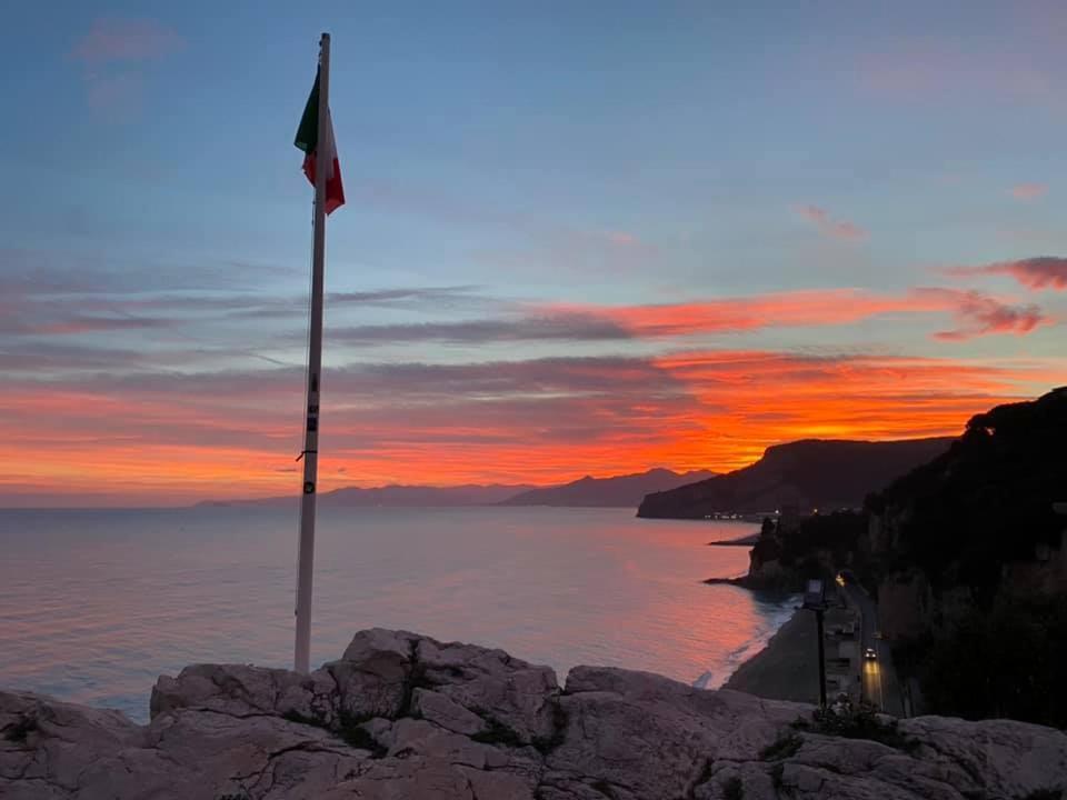 Hotel Riz Finale Ligure Bagian luar foto
