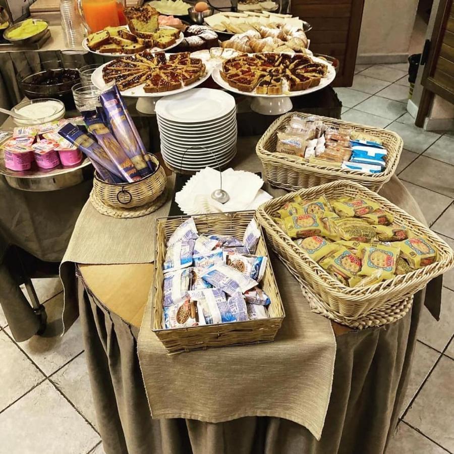 Hotel Riz Finale Ligure Bagian luar foto