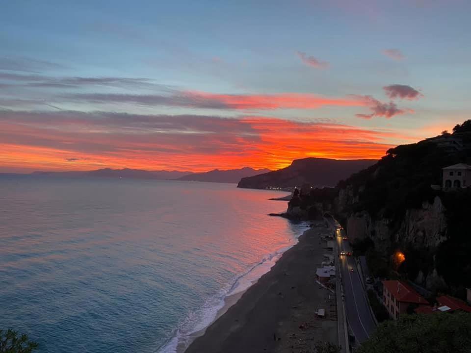 Hotel Riz Finale Ligure Bagian luar foto
