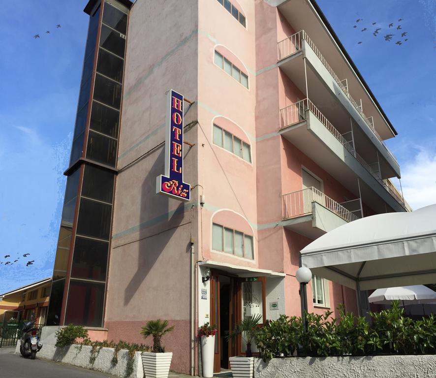Hotel Riz Finale Ligure Bagian luar foto